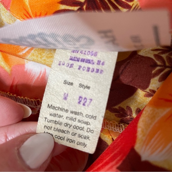 Vintage Hilo Hattie’s button front shirt - Picture 5 of 5